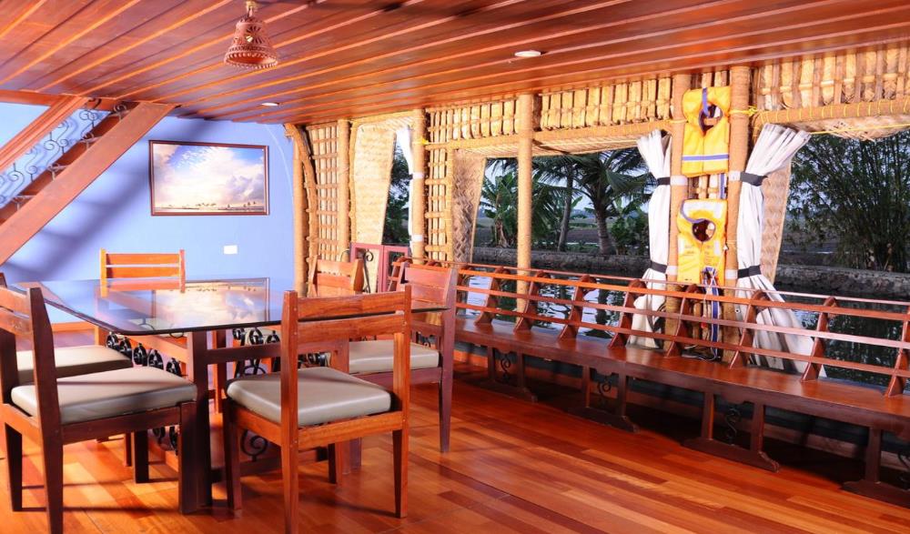 best kerala houseboat