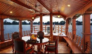 best kerala houseboat