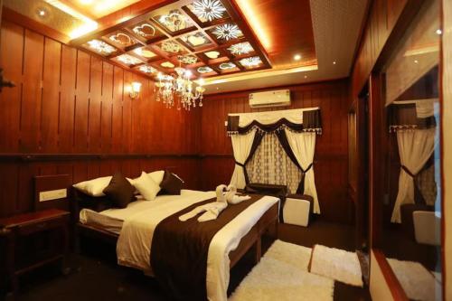 best kerala houseboat