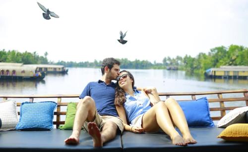 best kerala houseboat