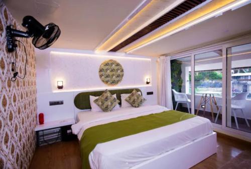 best kerala houseboat