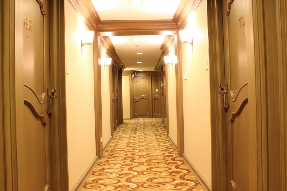 riviera mansion hotel