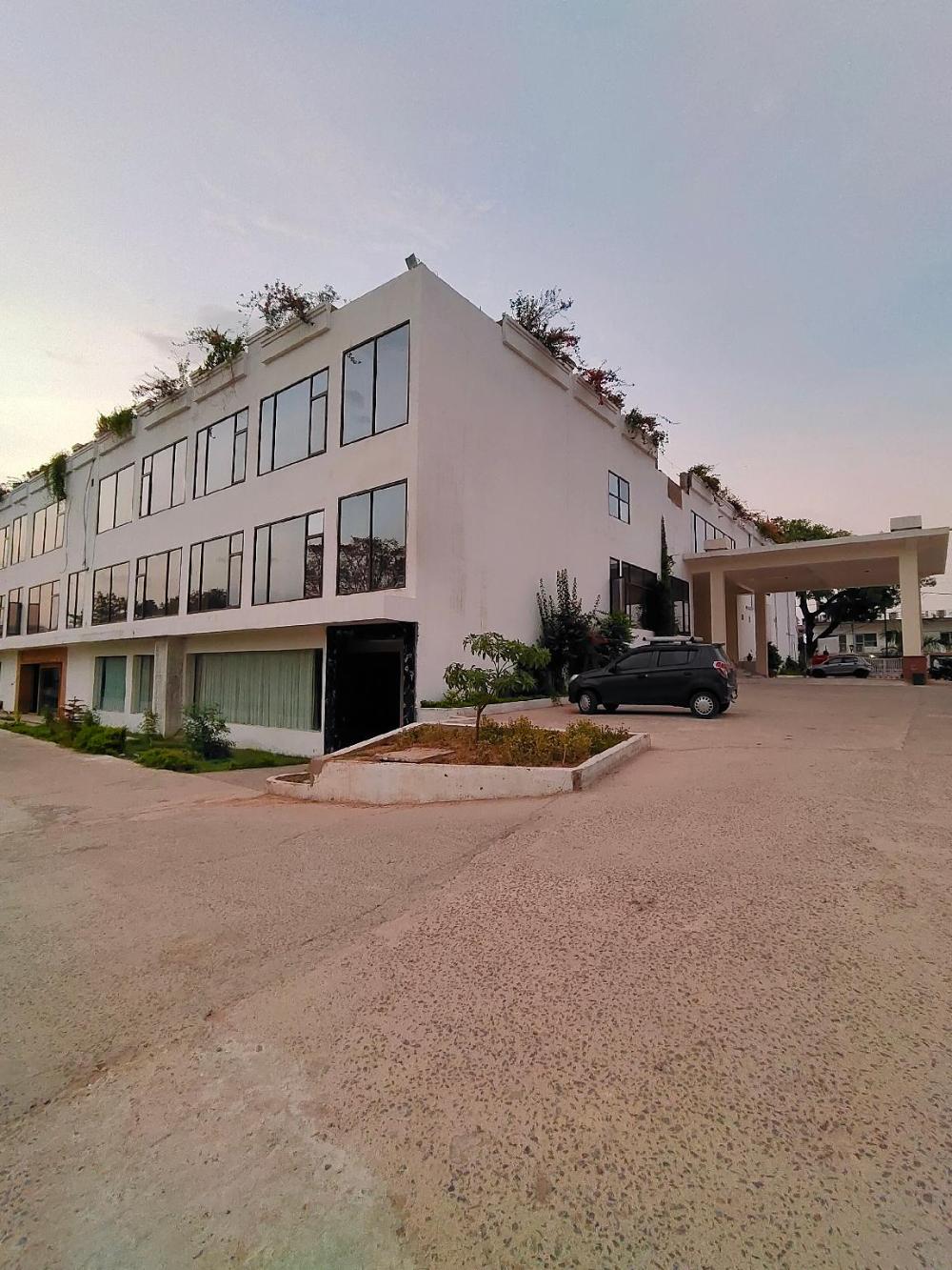 gautam hotels and resort