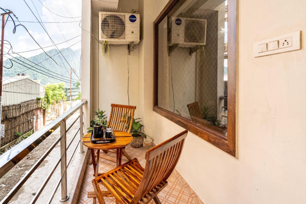 homlee jumbo lux flat w hills kitchen and parking