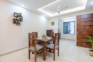 homlee jumbo lux flat w hills kitchen and parking