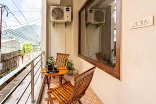 homlee jumbo lux flat w hills kitchen and parking