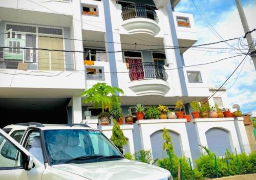 2 bhk fully furnished private apartment