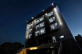 townhouse hotel the rasa a premium park near onyx mall vasundhara