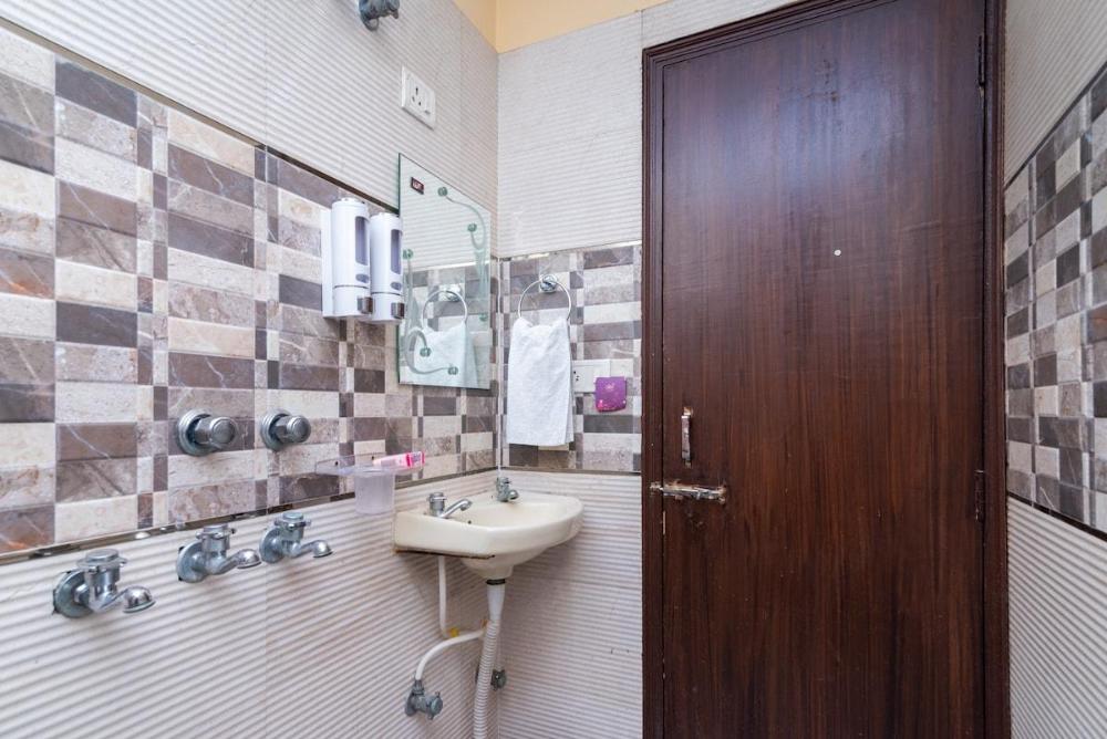 tf cozy flats bnb 2 bhk flat near airport delhi