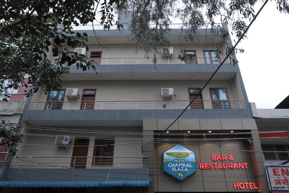 hotel chambal plaza bar and resto