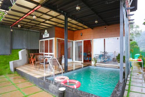 mount stratus resort