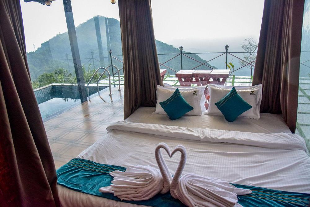 mount stratus resort