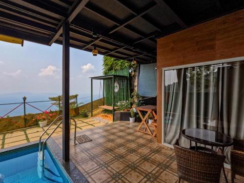 mount stratus resort