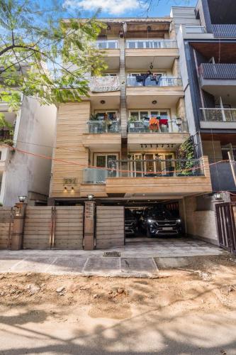 homlee pentagon 5 bhk super luxurious large flat