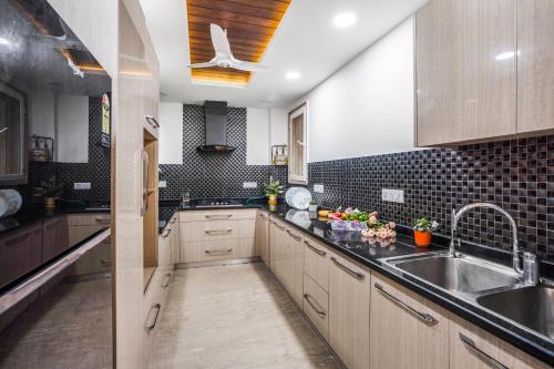 homlee pentagon 5 bhk super luxurious large flat