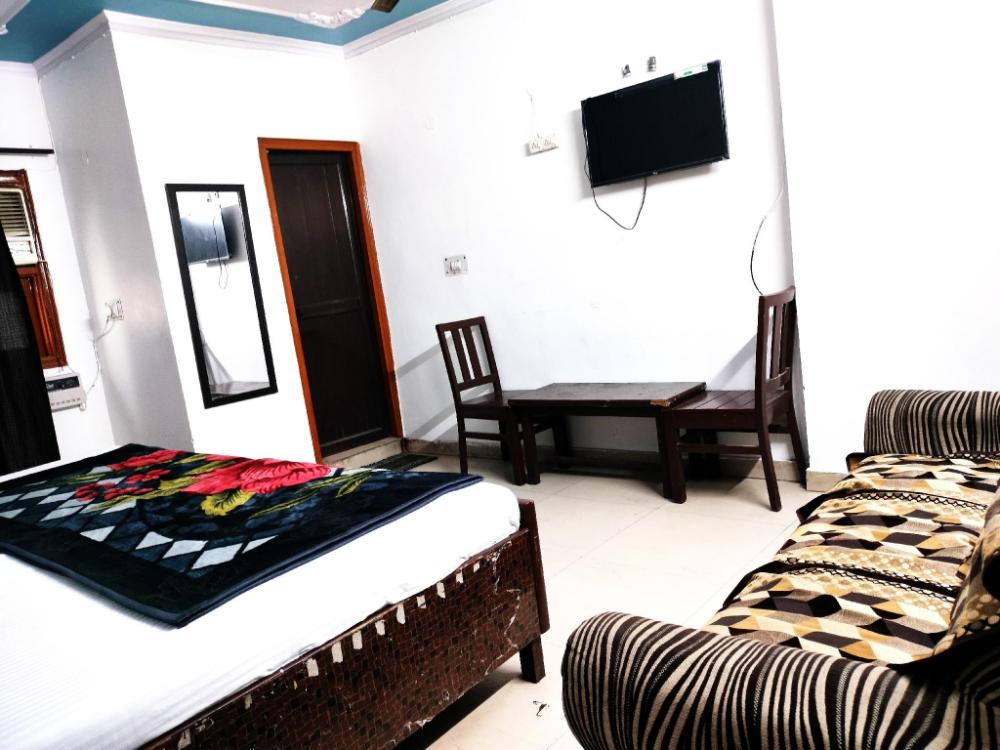 lotus stay 1 min walk in nizamuddin railway st