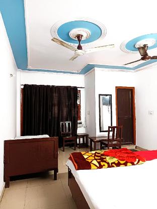 lotus stay 1 min walk in nizamuddin railway st