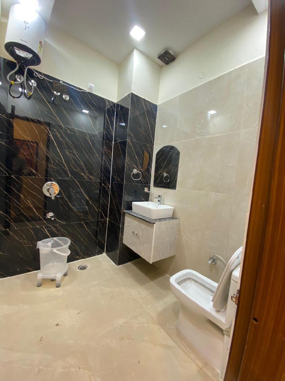 hotel woodlark zirakpur