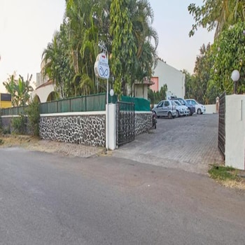 Elysia Sarovar Portico Lonavala,Lonavala>>Kune N.M.,3 star