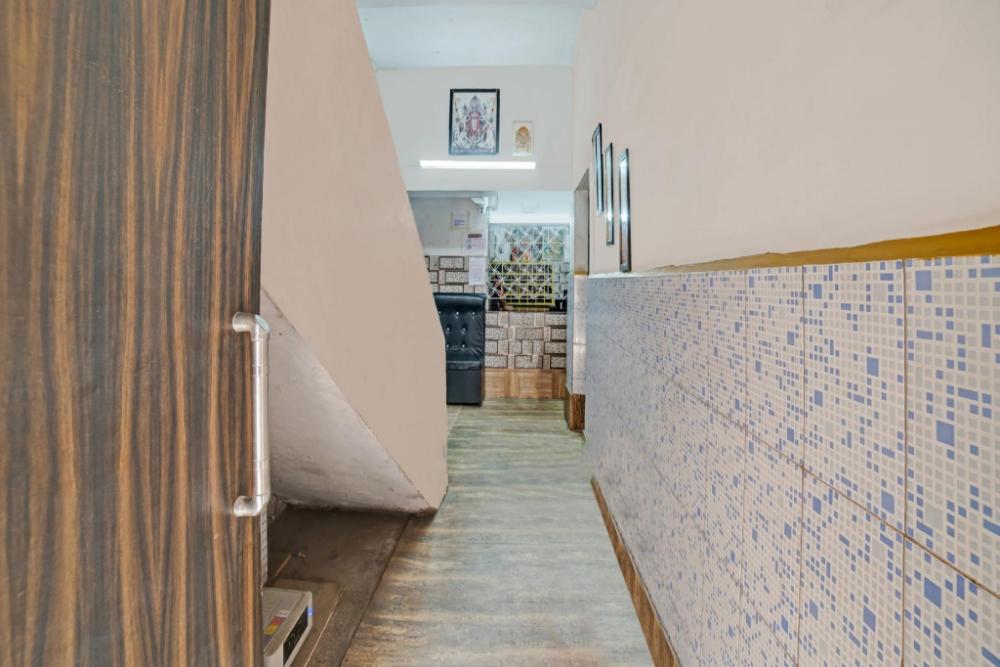 super hotel o prakash inn