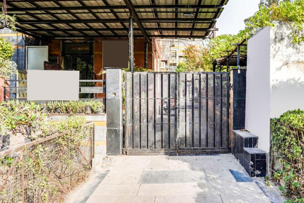 hotel o noida stay
