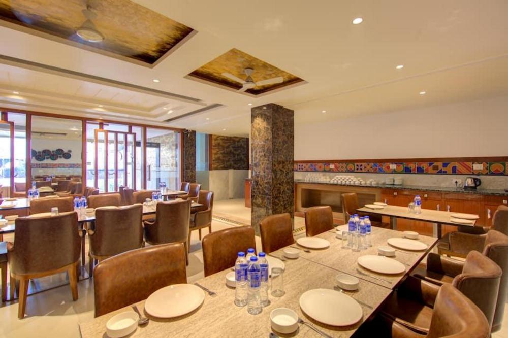 the elevate hotel near delhi airport