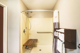 la quinta inn and suites by wyndham louisville east