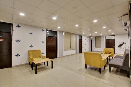 townhouse saket residency near saket metro