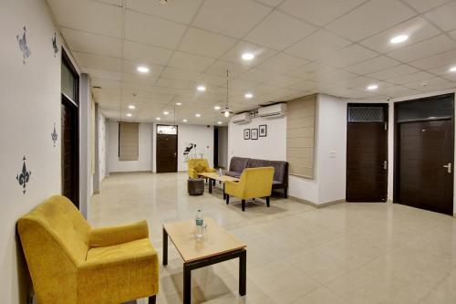 townhouse saket residency near saket metro