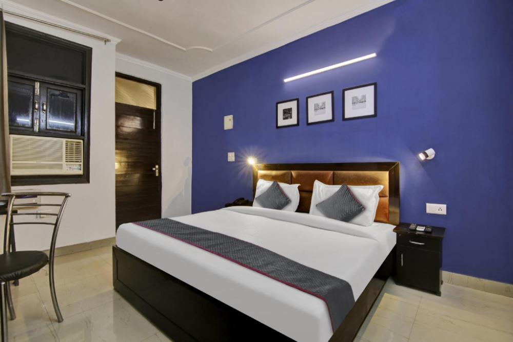 townhouse saket residency near saket metro