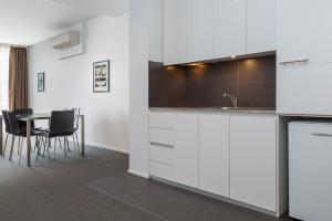 mantra 100 exhibition melbourne