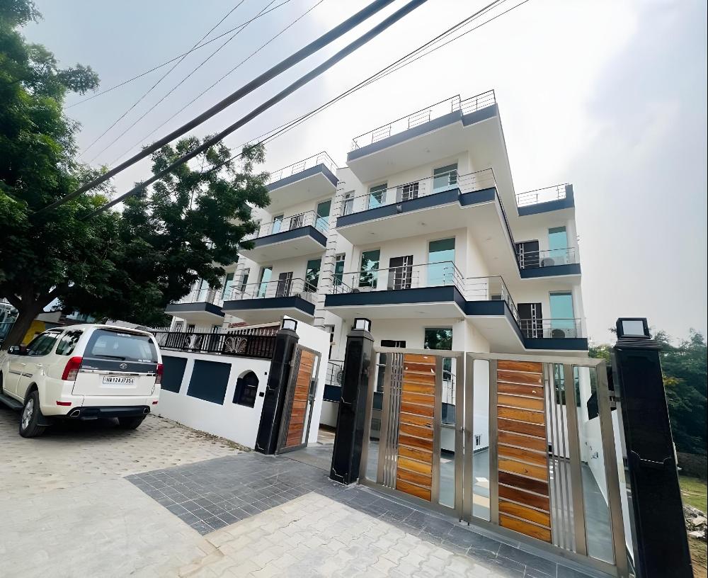 hotel leaf 9 cyber city near ambience mall