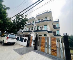 hotel leaf 9 cyber city near ambience mall