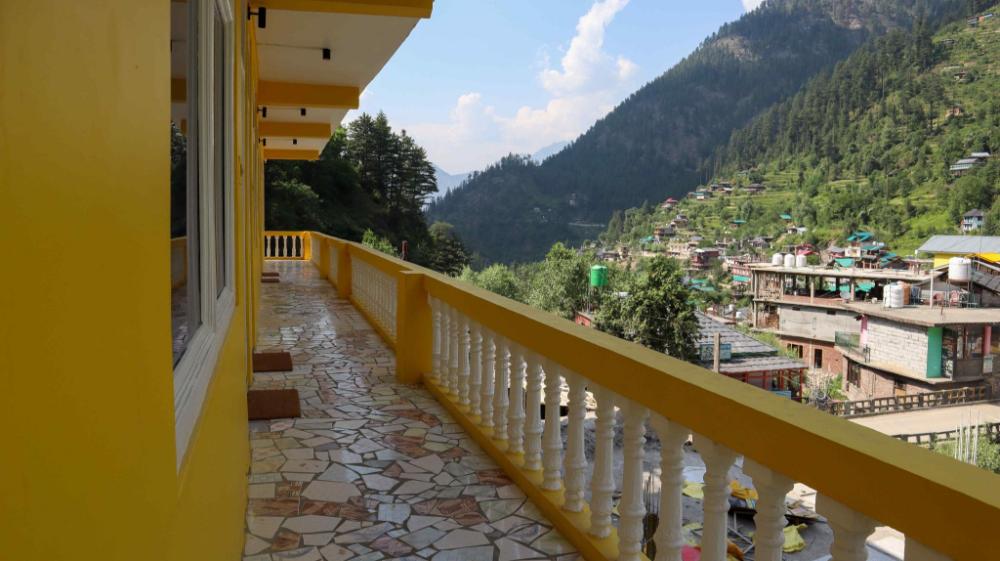 whoopers hostel jibhi