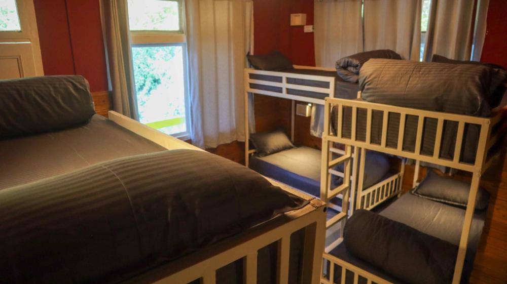 whoopers hostel jibhi