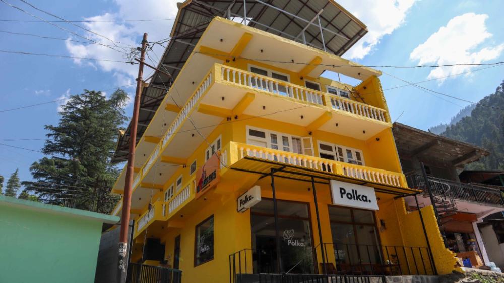 whoopers hostel jibhi