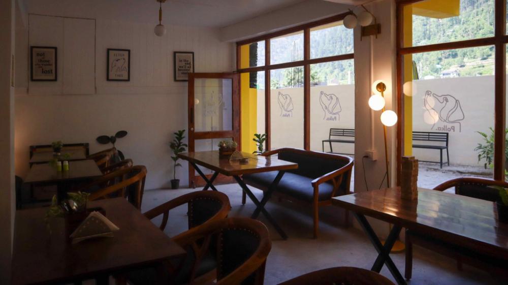 whoopers hostel jibhi