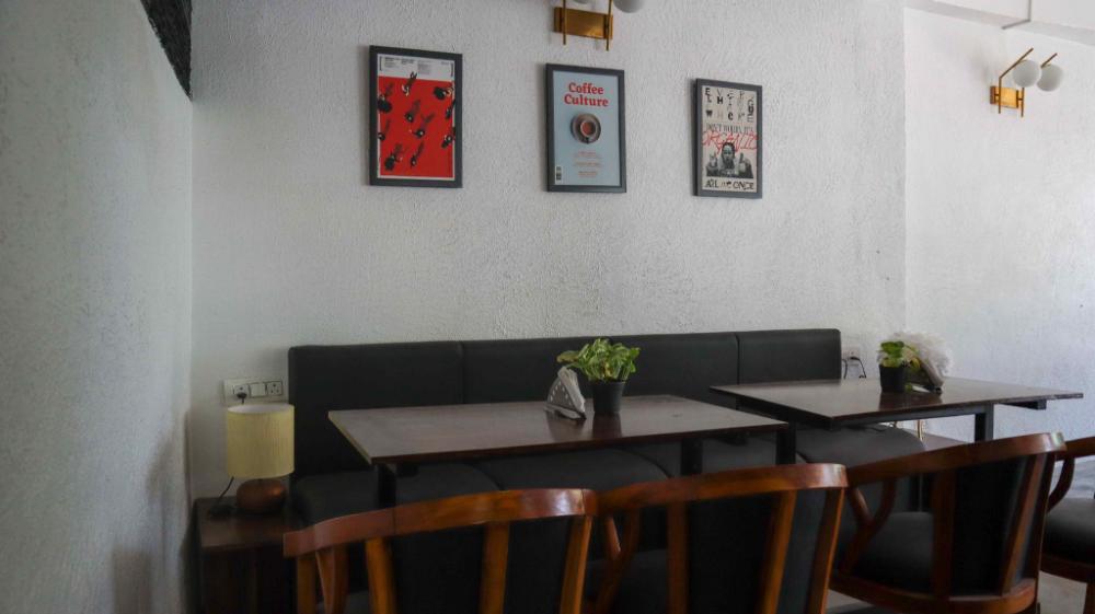 whoopers hostel jibhi