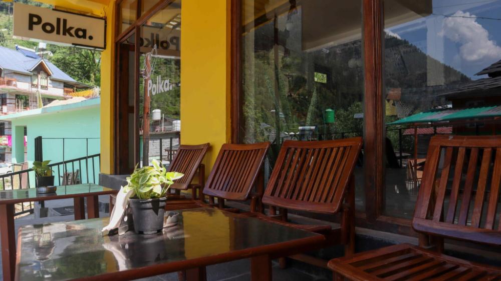 whoopers hostel jibhi