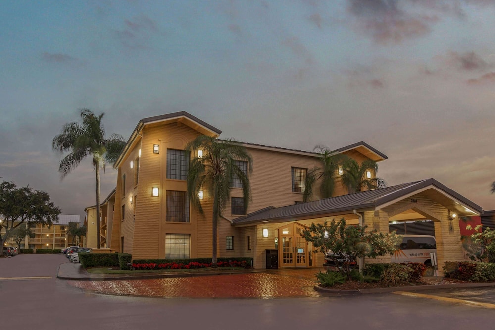 la quinta inn by wyndham miami airport north