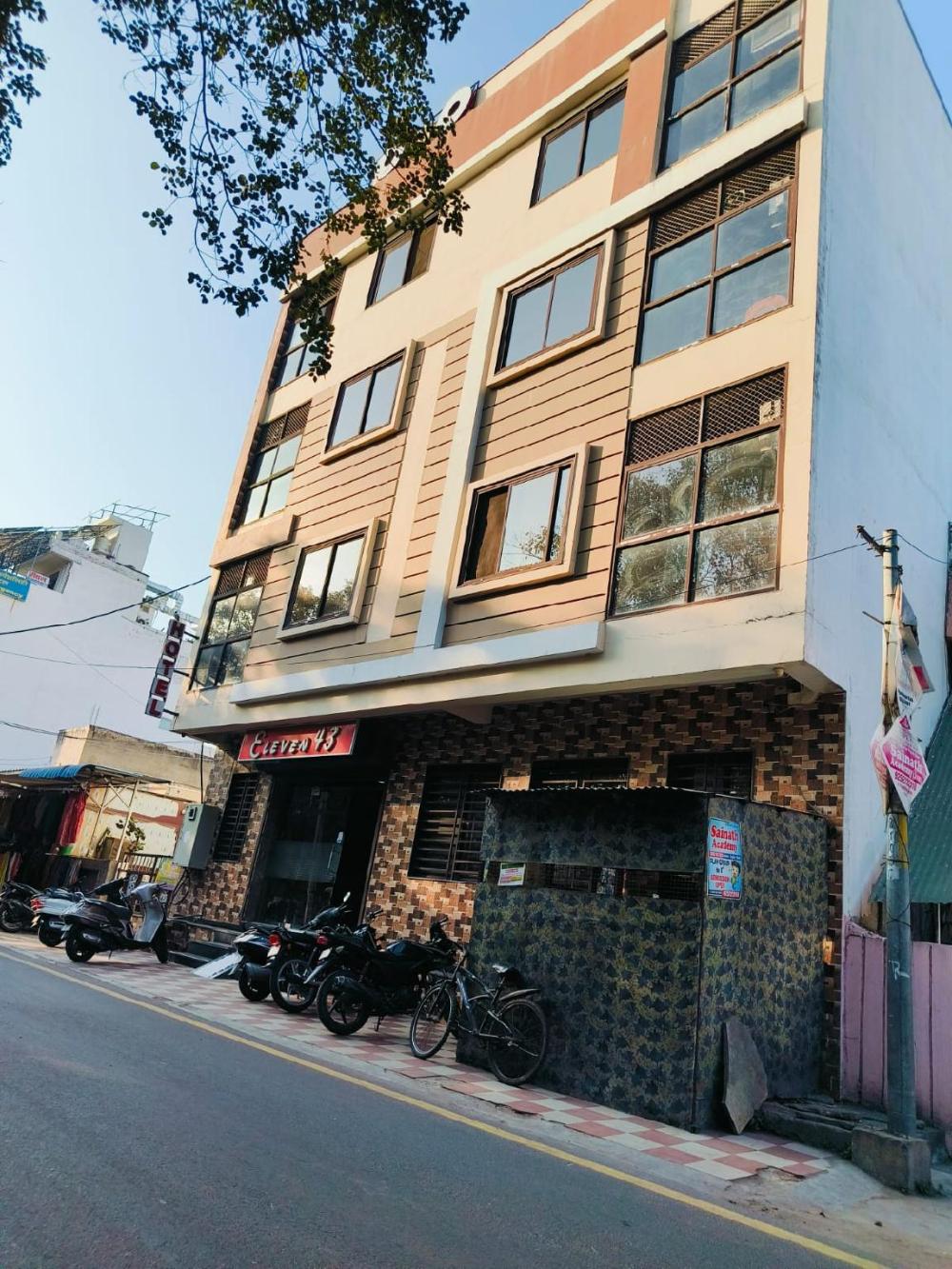 hotel eleven 43 suites