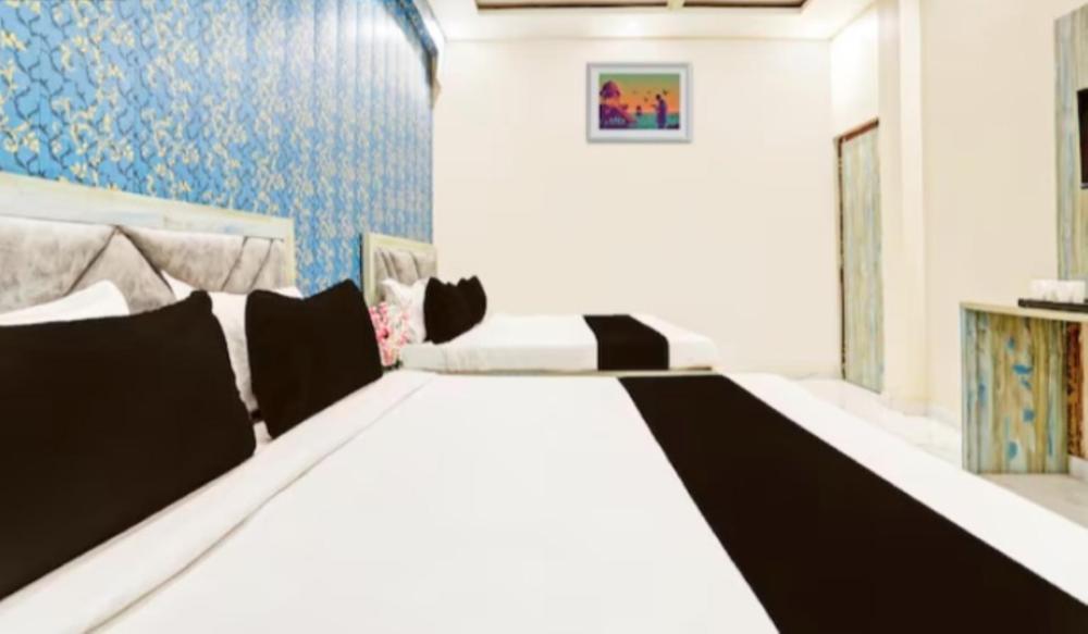 r k guest house paying guest