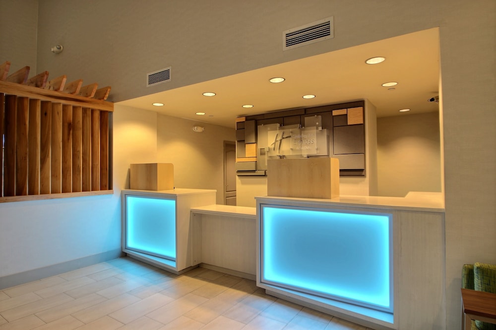 holiday inn express hotel and suites milwaukee airport by ihg