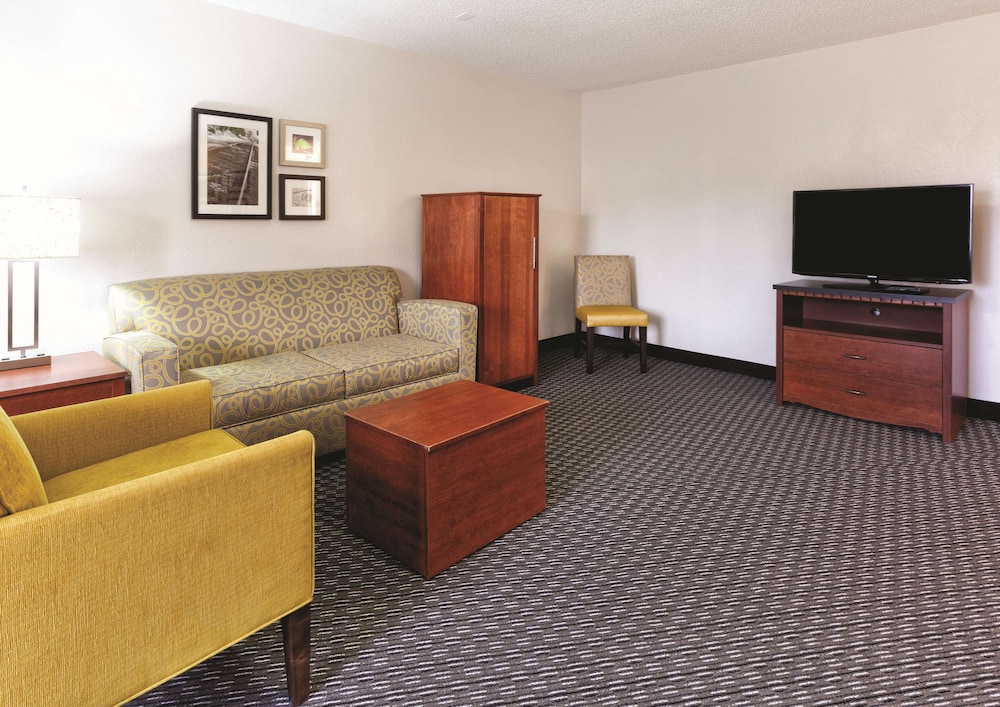 la quinta inn and suites by wyndham miami airport east