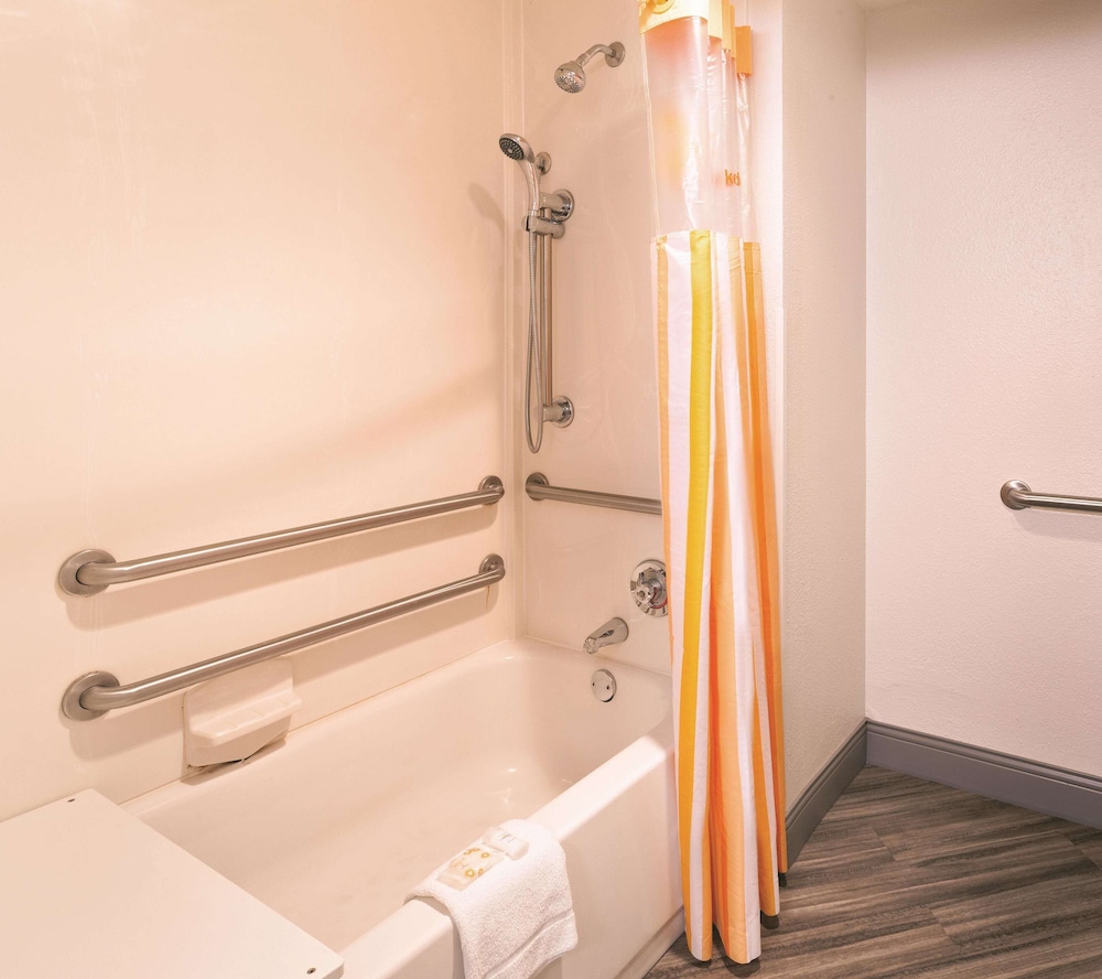 la quinta inn and suites by wyndham miami airport east