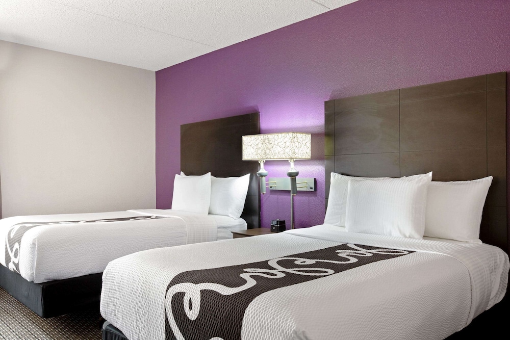 la quinta inn and suites by wyndham miami airport east