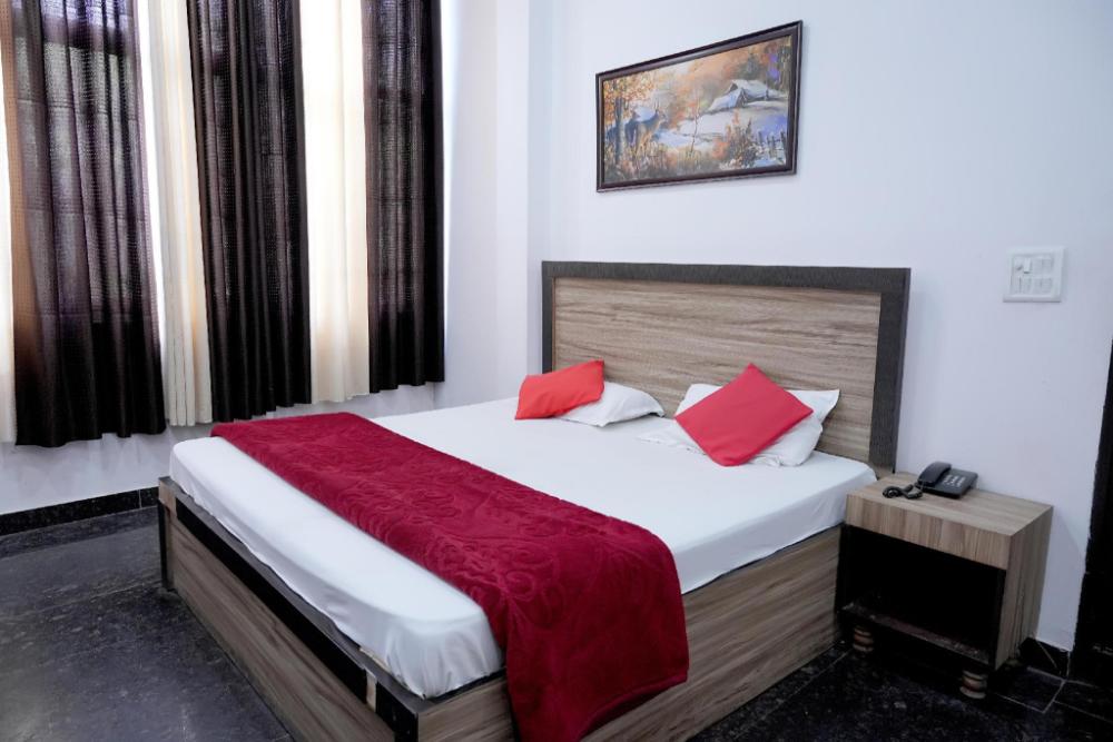 surya inn 1 min walk in from nizamuddin railway