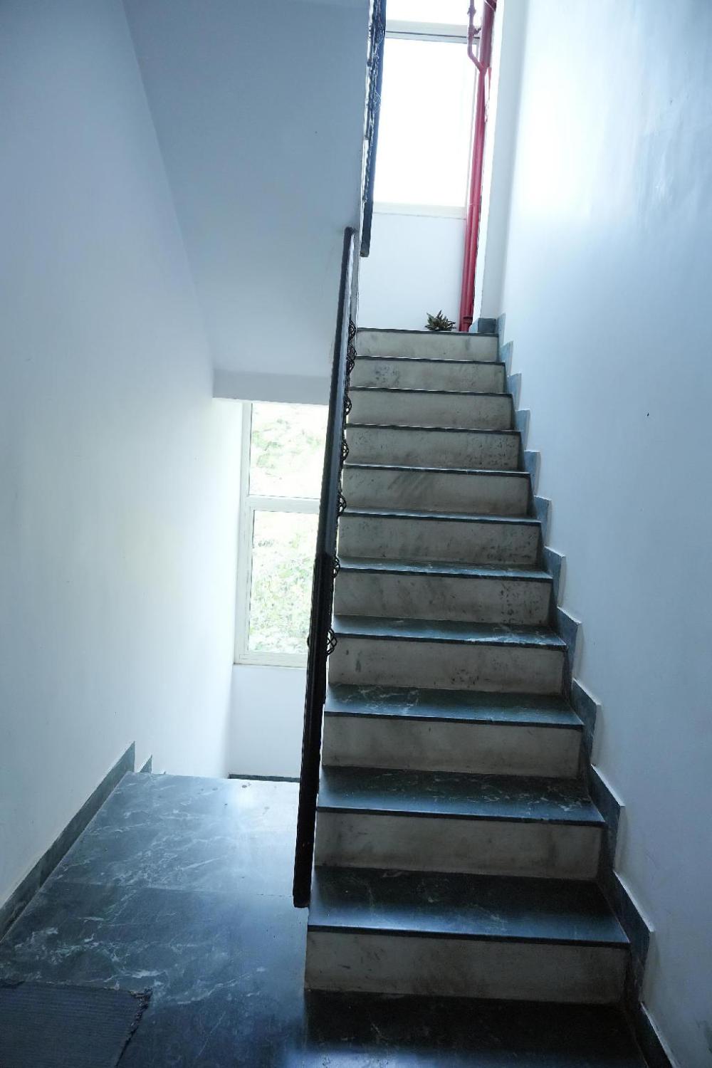 surya inn 1 min walk in from nizamuddin railway