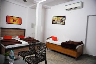 surya inn 1 min walk in from nizamuddin railway