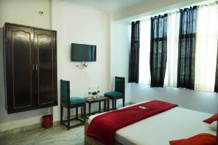 surya inn 1 min walk in from nizamuddin railway